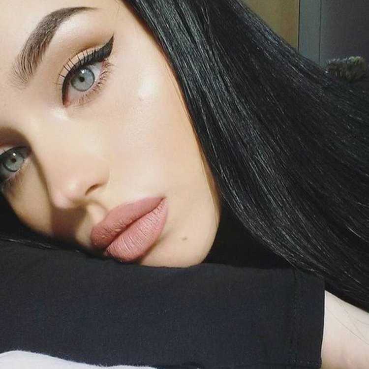 Красивые губы девушек