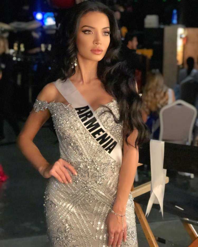 Кимберли «Ким» Кардашян Хамфрис