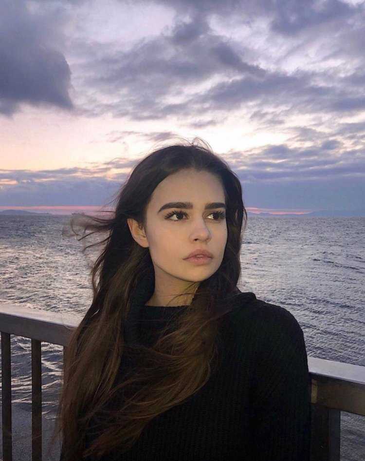 Девушка Саши Аксенова Сабина