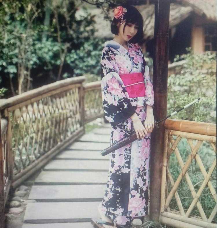 Фурисодэ кимоно Сакура