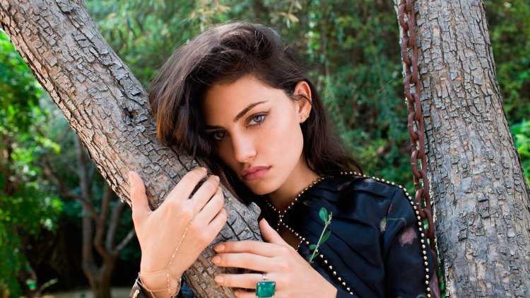 Актриса Фиби Тонкин