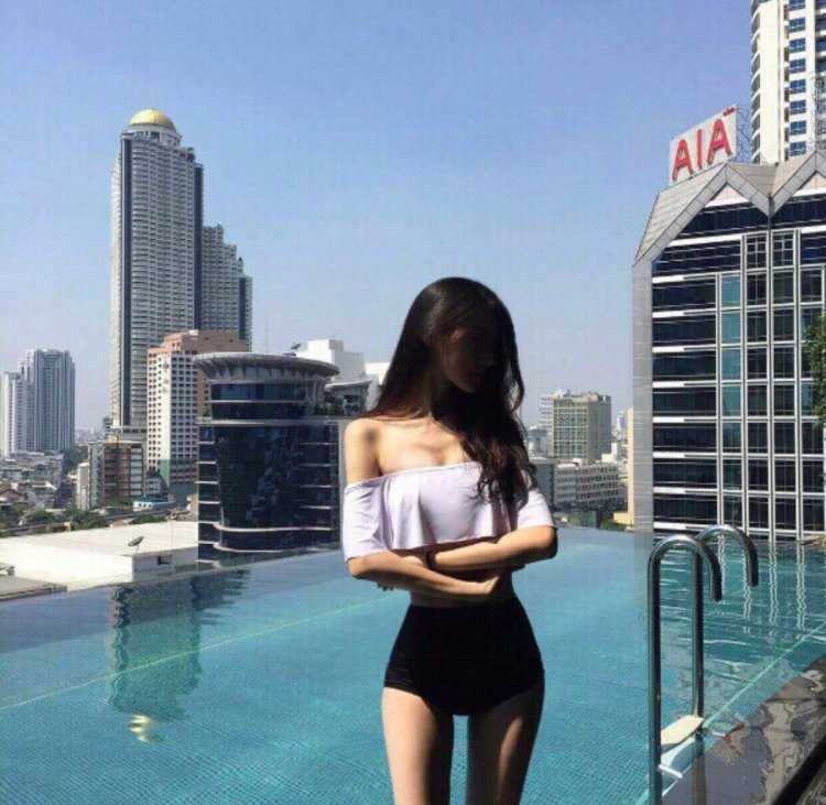 Ana Cheri в обтяжку