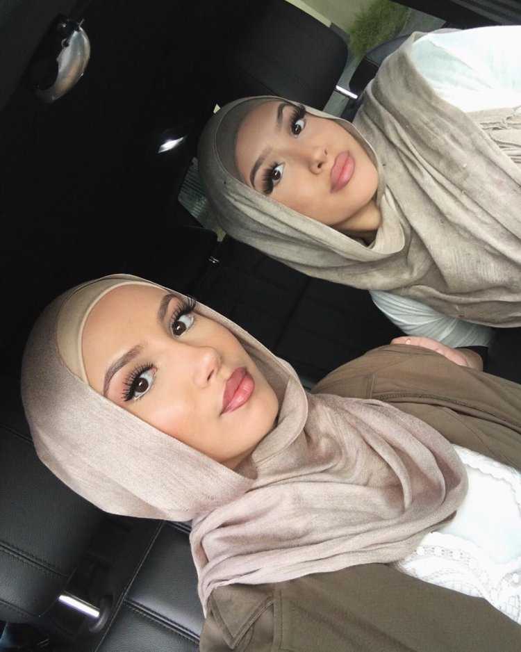 Сабрина Аминова в хиджабе