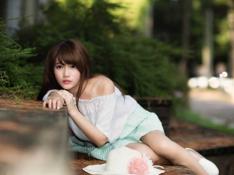 Японская девушка брюнетка