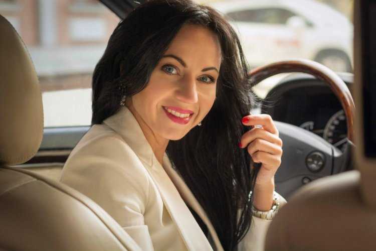 Обеспеченная девушка