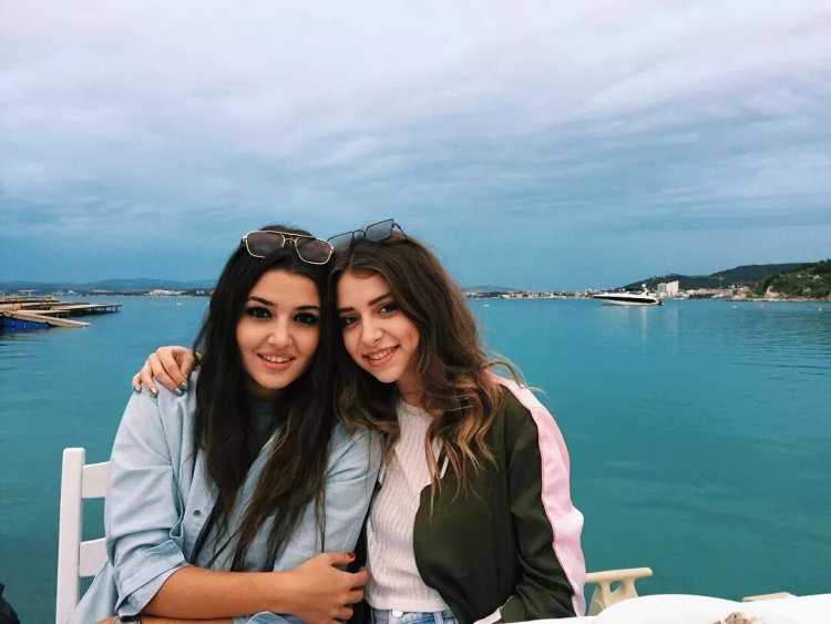 Близняшки Сахинур и Гюльджан