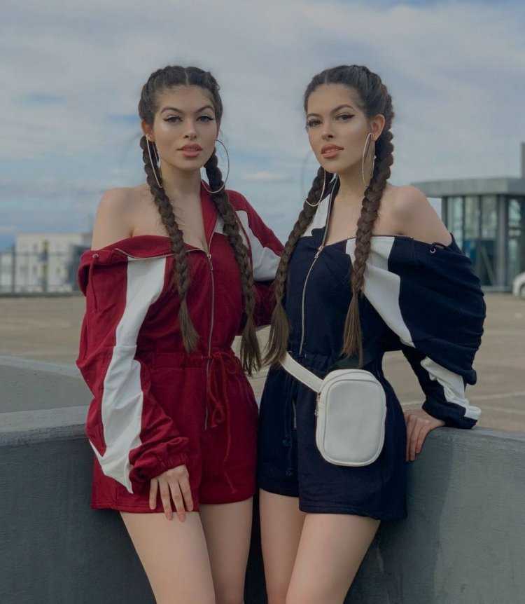 Девушки близняшки