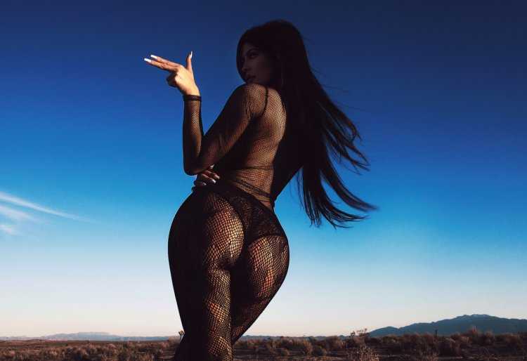 Monifa Jansen Амазонка