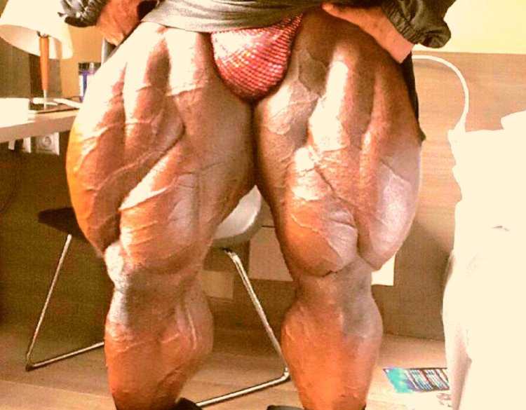 Накаченные девушки в трусиках