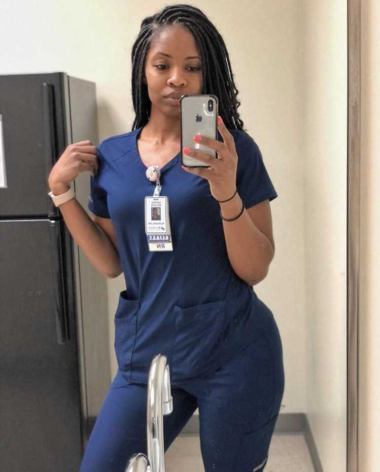 Медсёстры с большими попами