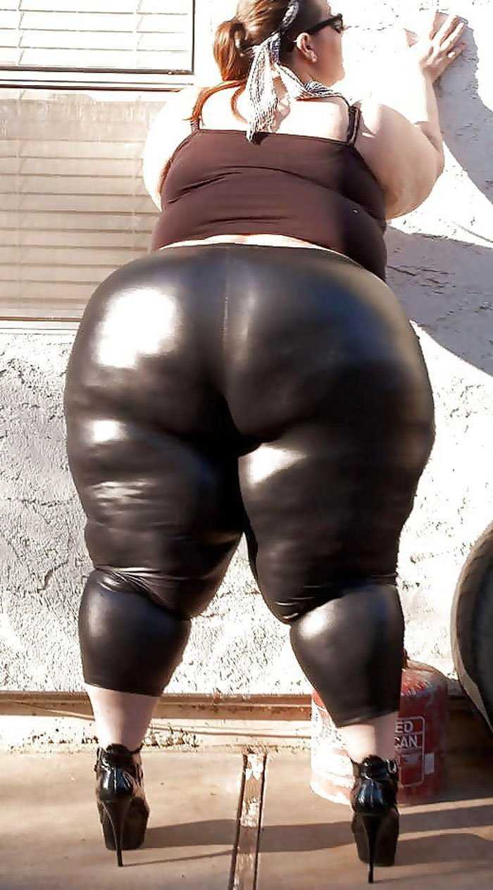 Женщины с огромными попами
