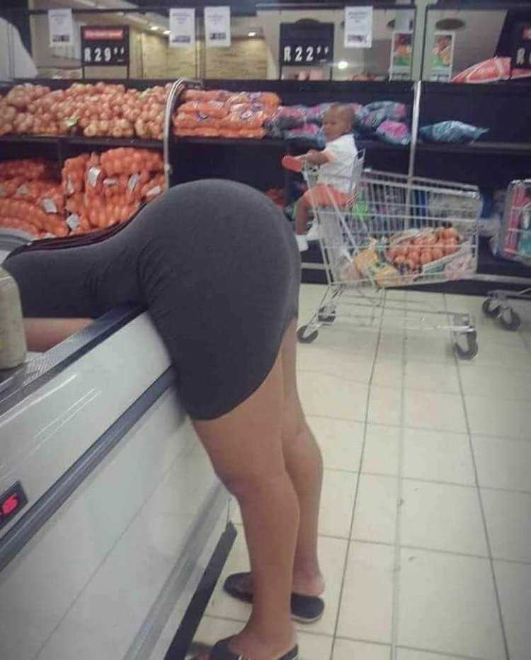 Красавицы в чёрных джинсах в обтяжку