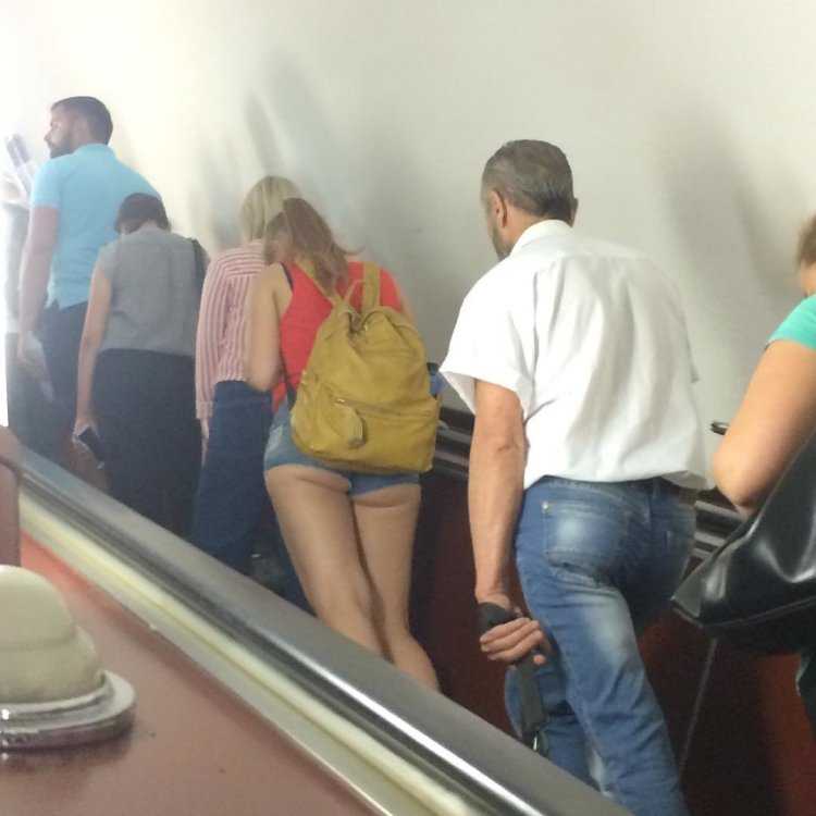 Попы в общественном транспорте