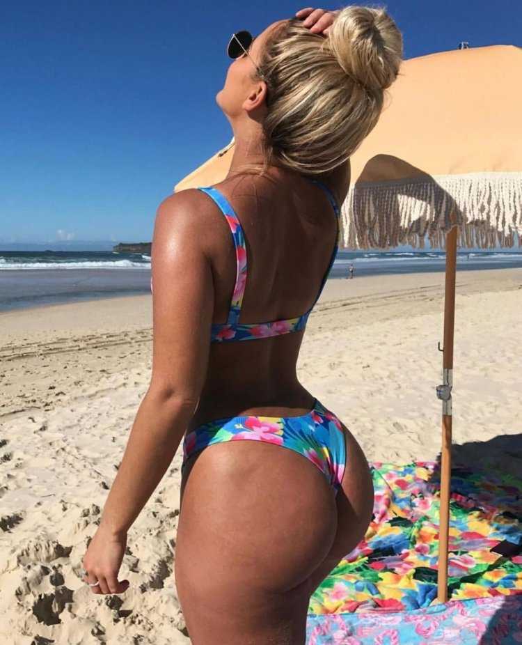 Карина Ирби бикини