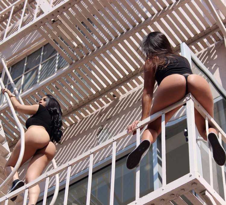 Ариадна Маевска сзади