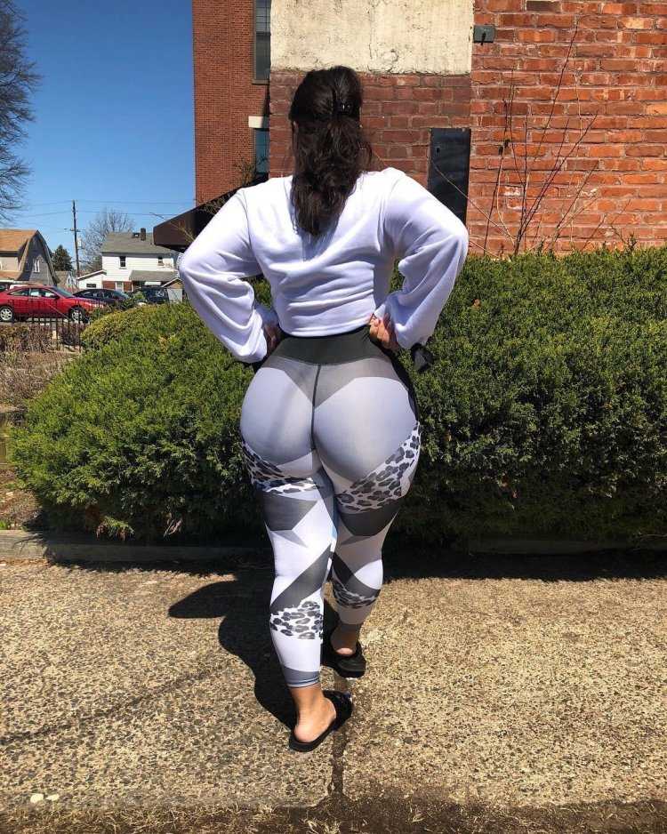 Шикарные ягодицы в одежде