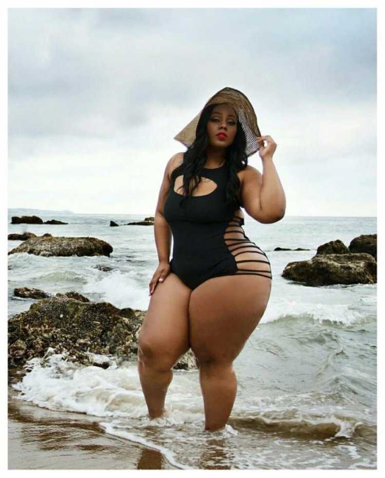 Пышка Эмбер Рейн задница