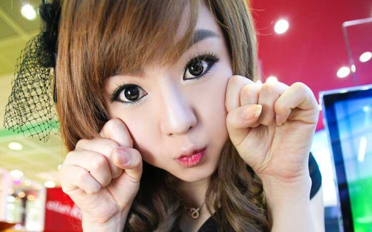 Азиатки с большими глазами