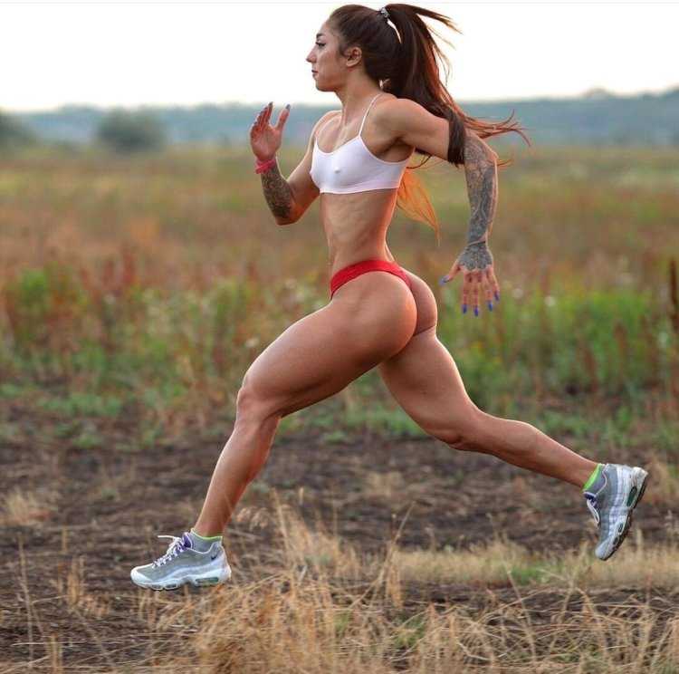 Бахар Набиева бедра