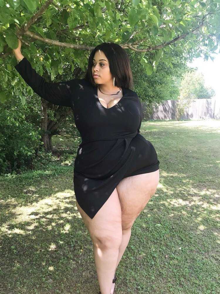 Огромная жирная женщина