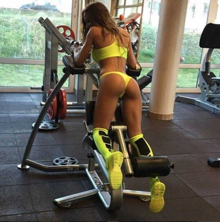 Тренажеры на попу в спортзале