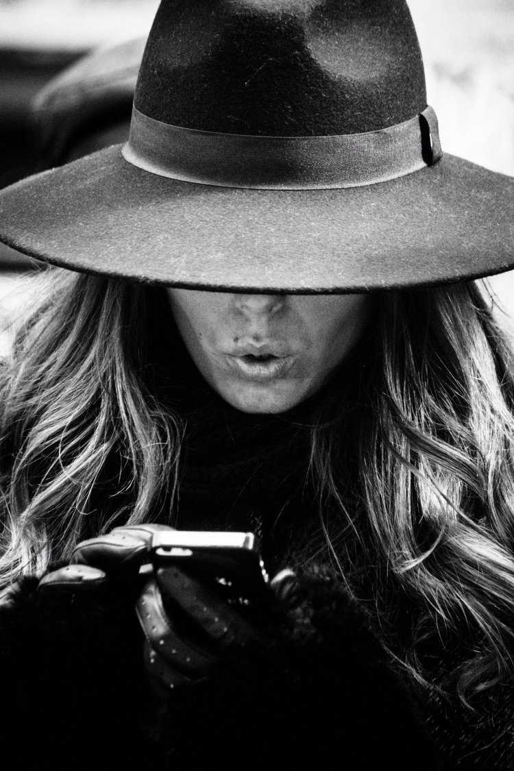 Девушка в шляпе