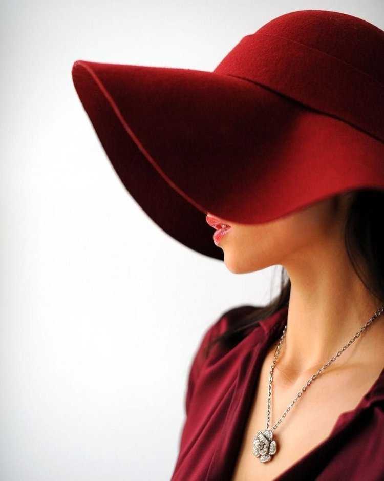 Дама в шляпке