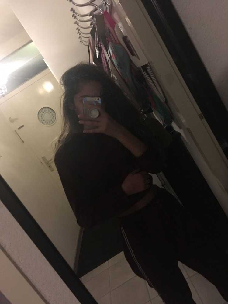 Девочка в зеркале без лица