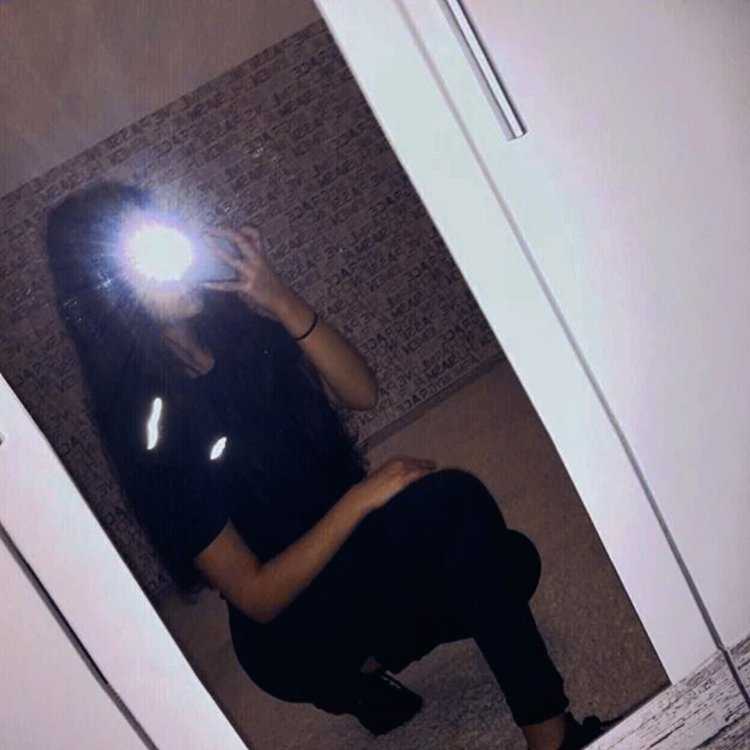 Девочка в зеркале без лица