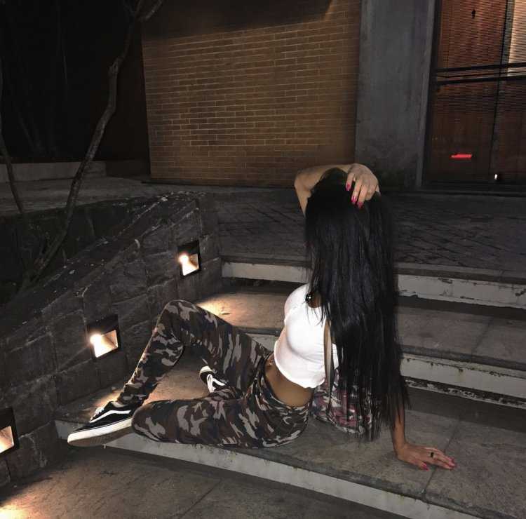 Брюнетка без лица