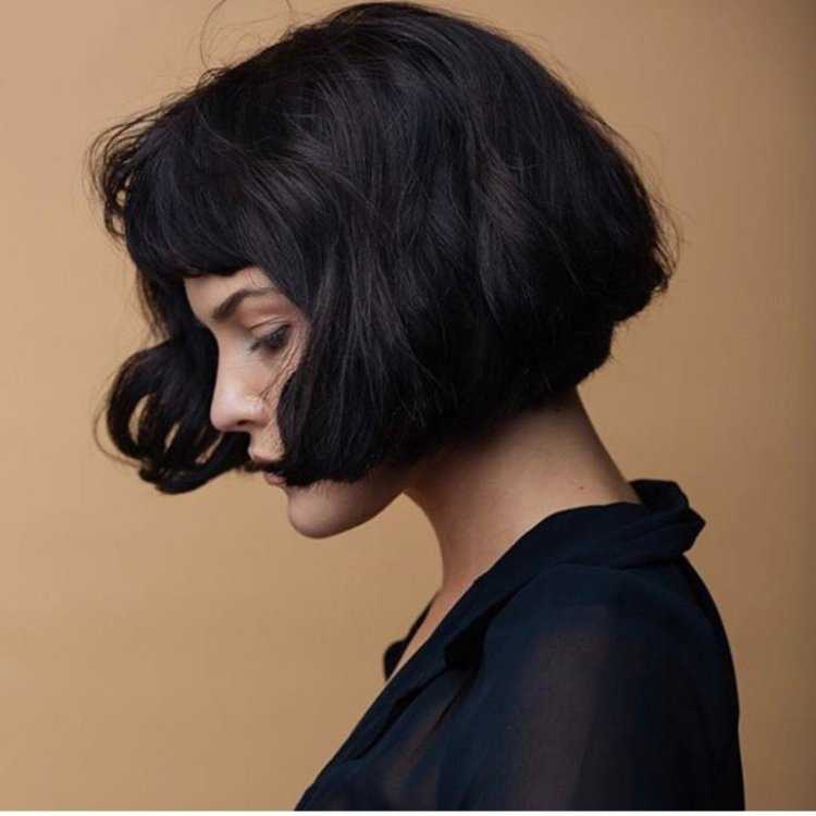 Девушка с каре