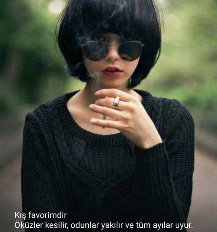 Брюнетка с черным каре со спины12