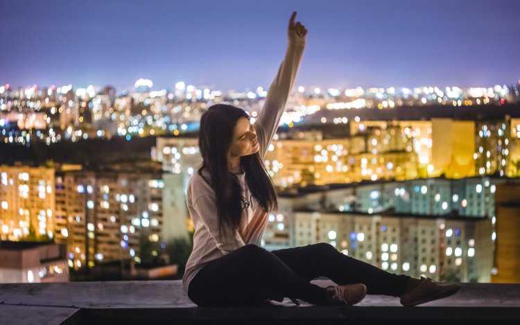 Девушка на крыше