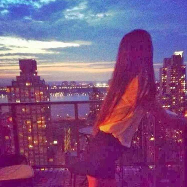 Ночная Москва девушка со спины