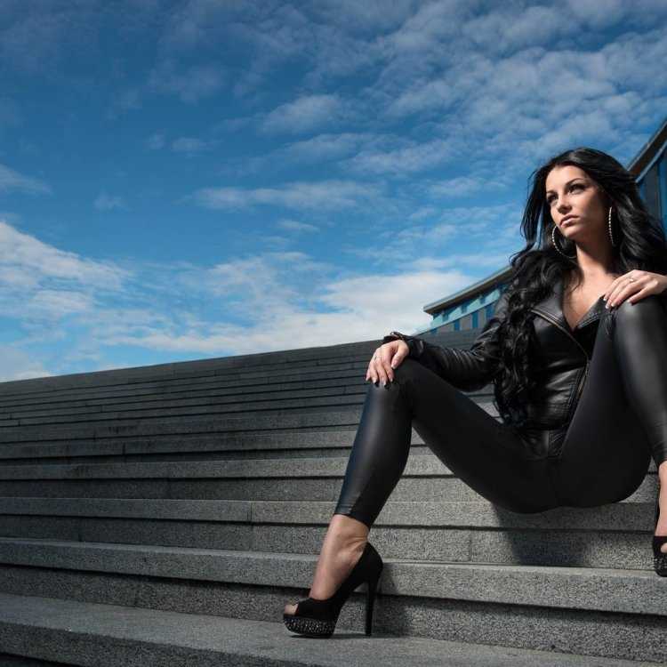 Высокие красивые брюнетки