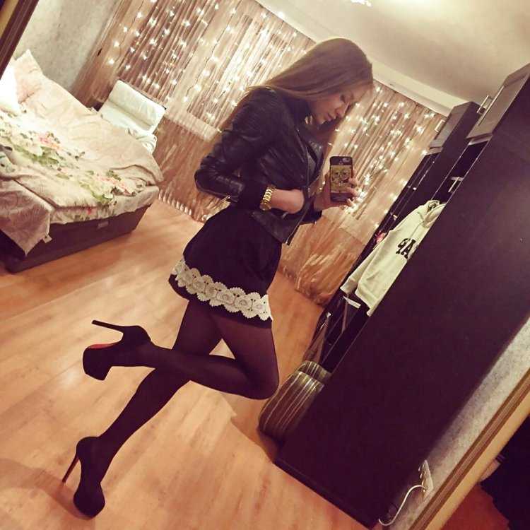 Селфи в платье без лица