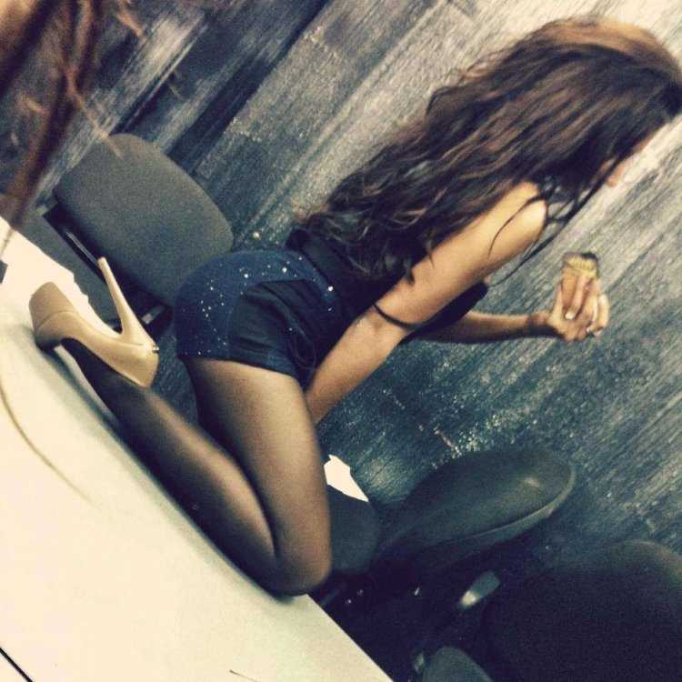 Девушки брюнетки на аву