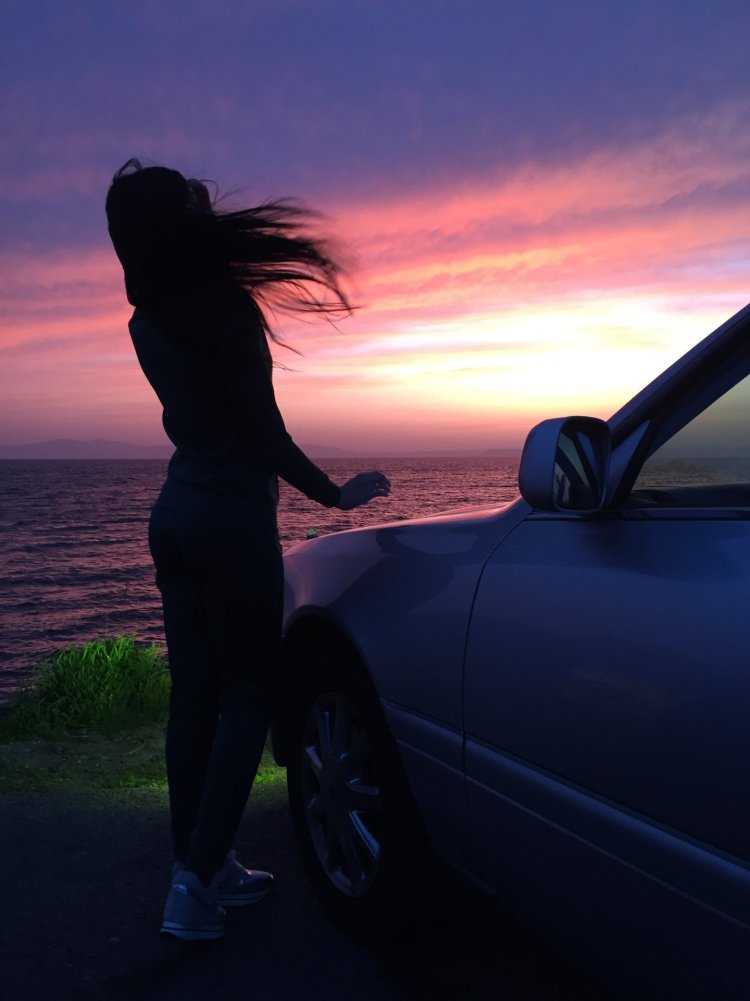 Брюнетка сзади ночью18