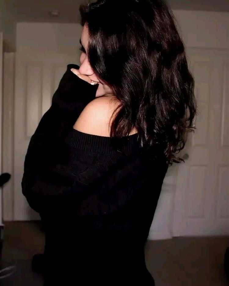 Брюнетка сзади ночью8