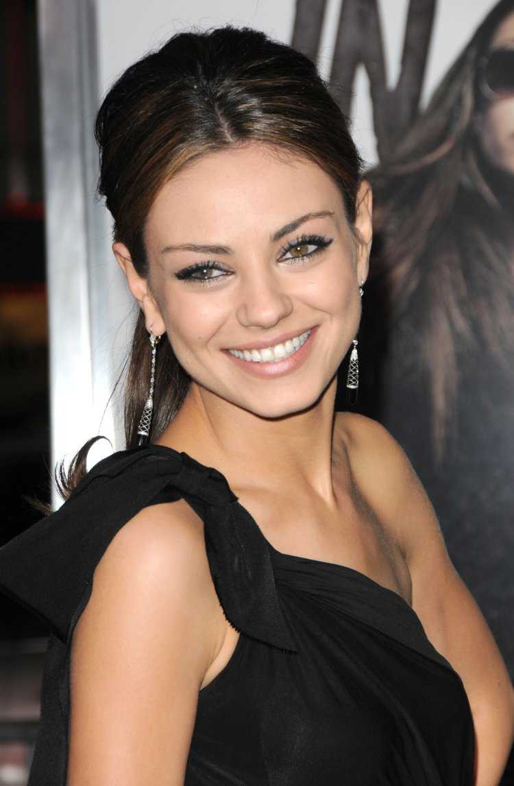 Шарлиз Терон брюнетка