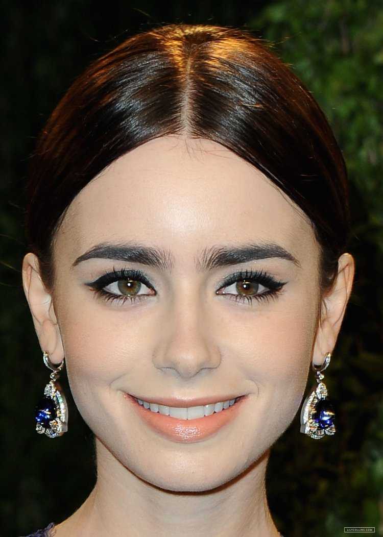 Lily Collins глаза