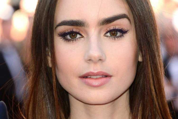 Лили Коллинз брови