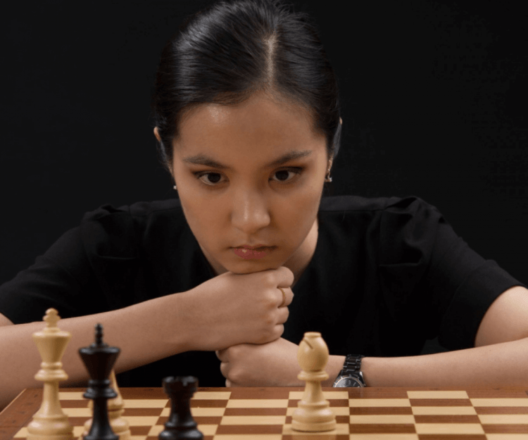 Айя Садуакасова супер агенты