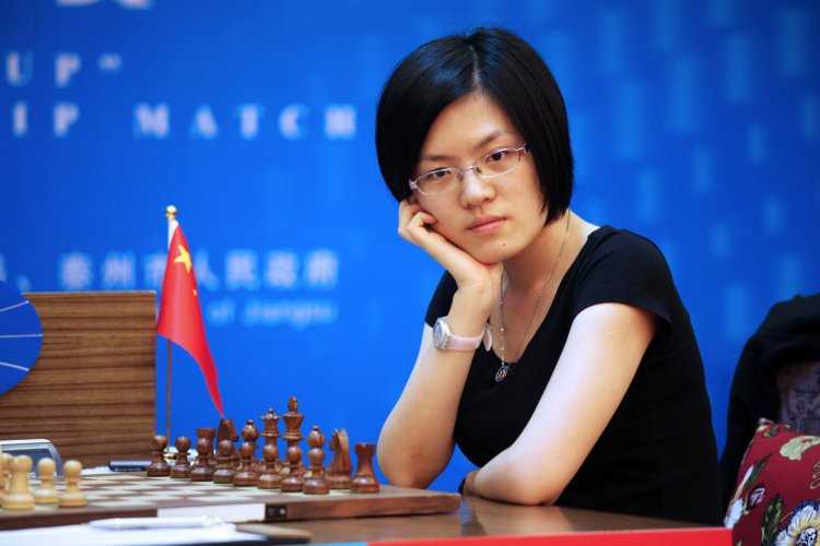 Хо́у Ифа́нь