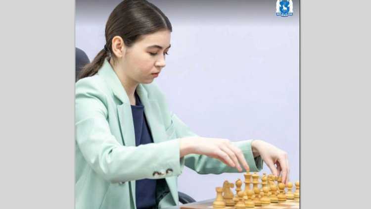 Чемпионка мира по шахматам китаянка12