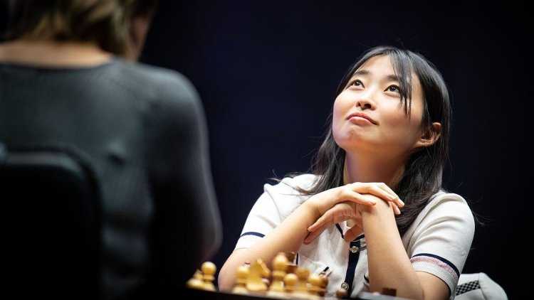 Цзюй Вэньцзюнь шахматистка