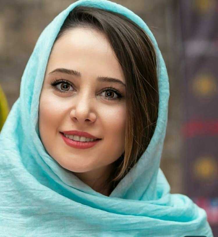 Самые красивые девушки в платке