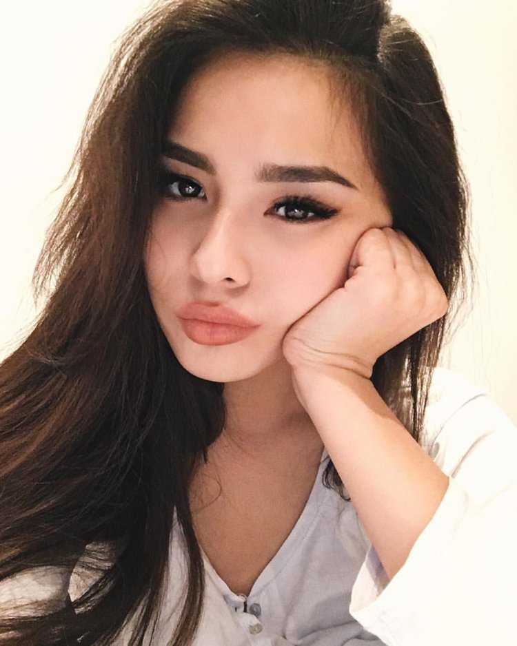 Айжан Асемова селфи