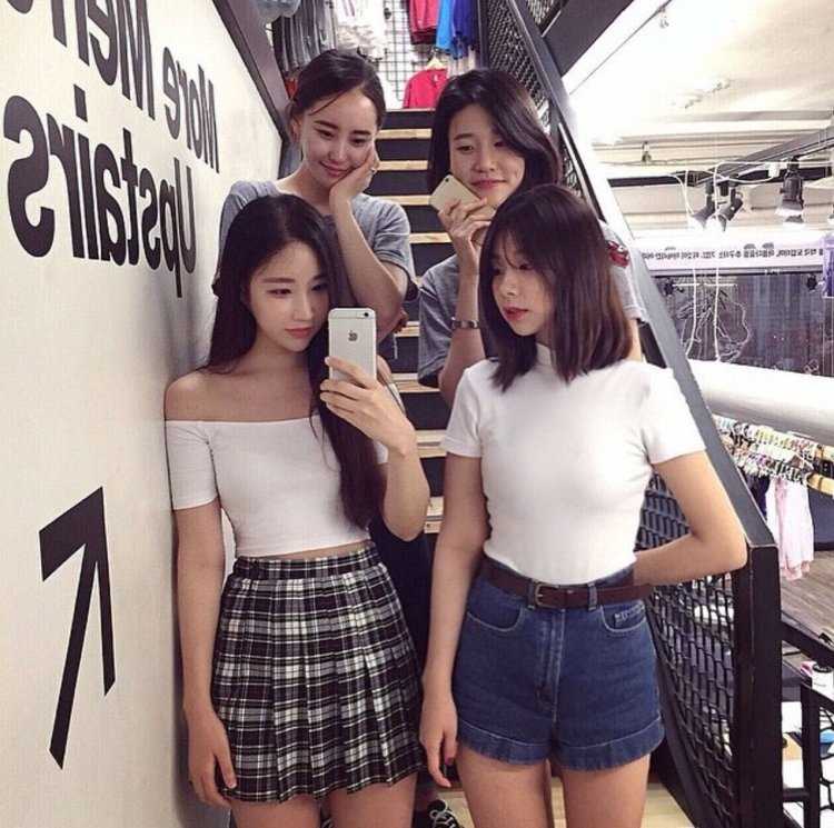 Кореянки подруги селфи