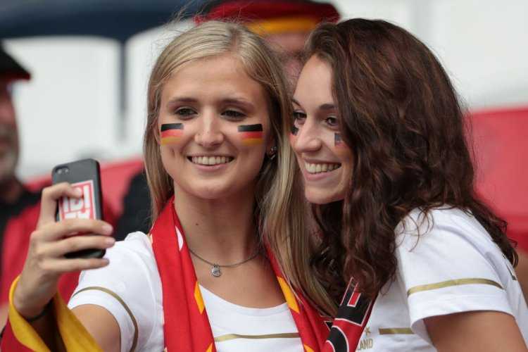 Девушки Дании фанатки евро 2012